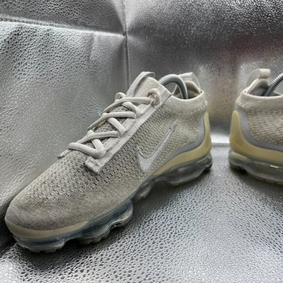 Size 9 Nike Air VaporMax Flyknit White Pure Platinum Womens Sneakers DC4112-100 - Picture 6 of 13